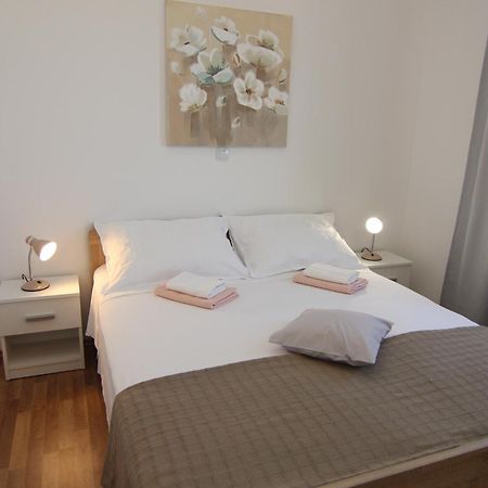 Family Apartments House Damir Pag Town Zewnętrze zdjęcie