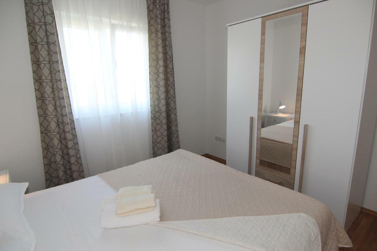 Family Apartments House Damir Pag Town Zewnętrze zdjęcie
