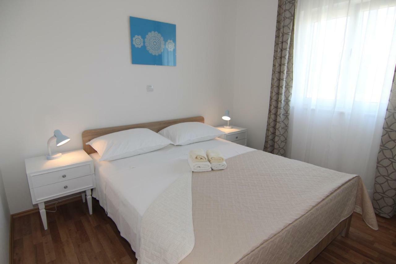 Family Apartments House Damir Pag Town Zewnętrze zdjęcie