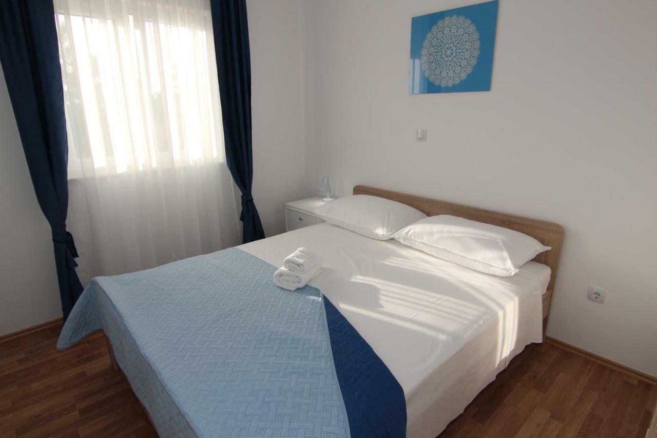 Family Apartments House Damir Pag Town Zewnętrze zdjęcie