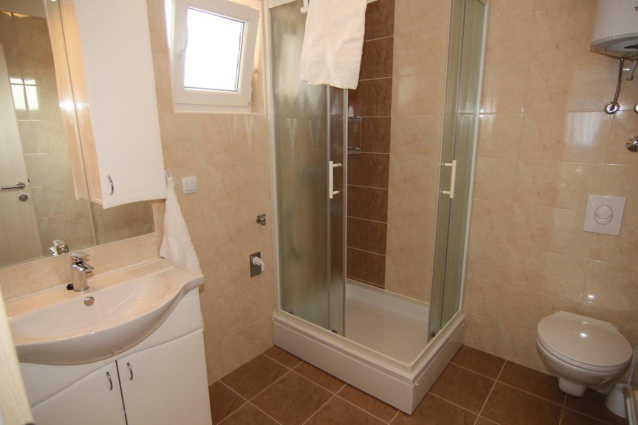 Family Apartments House Damir Pag Town Zewnętrze zdjęcie