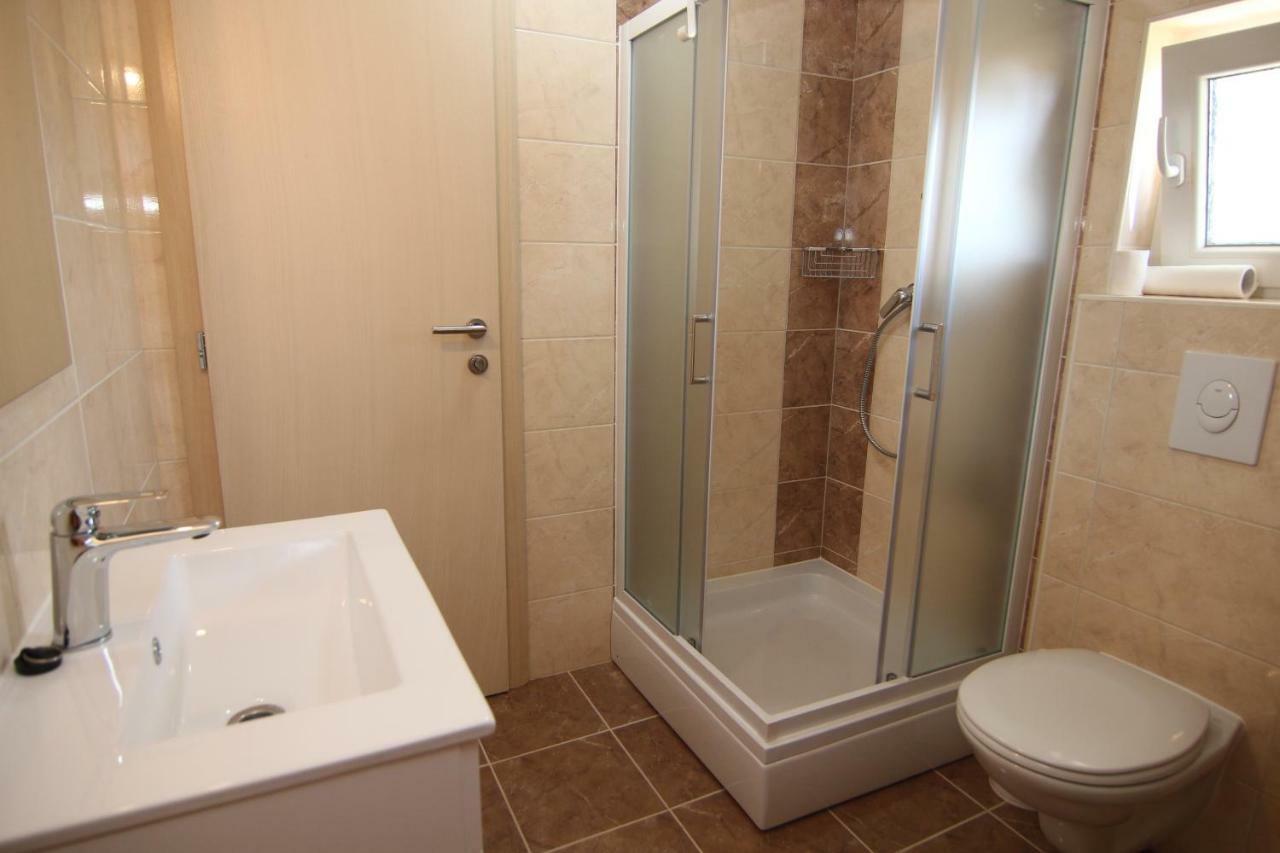 Family Apartments House Damir Pag Town Zewnętrze zdjęcie