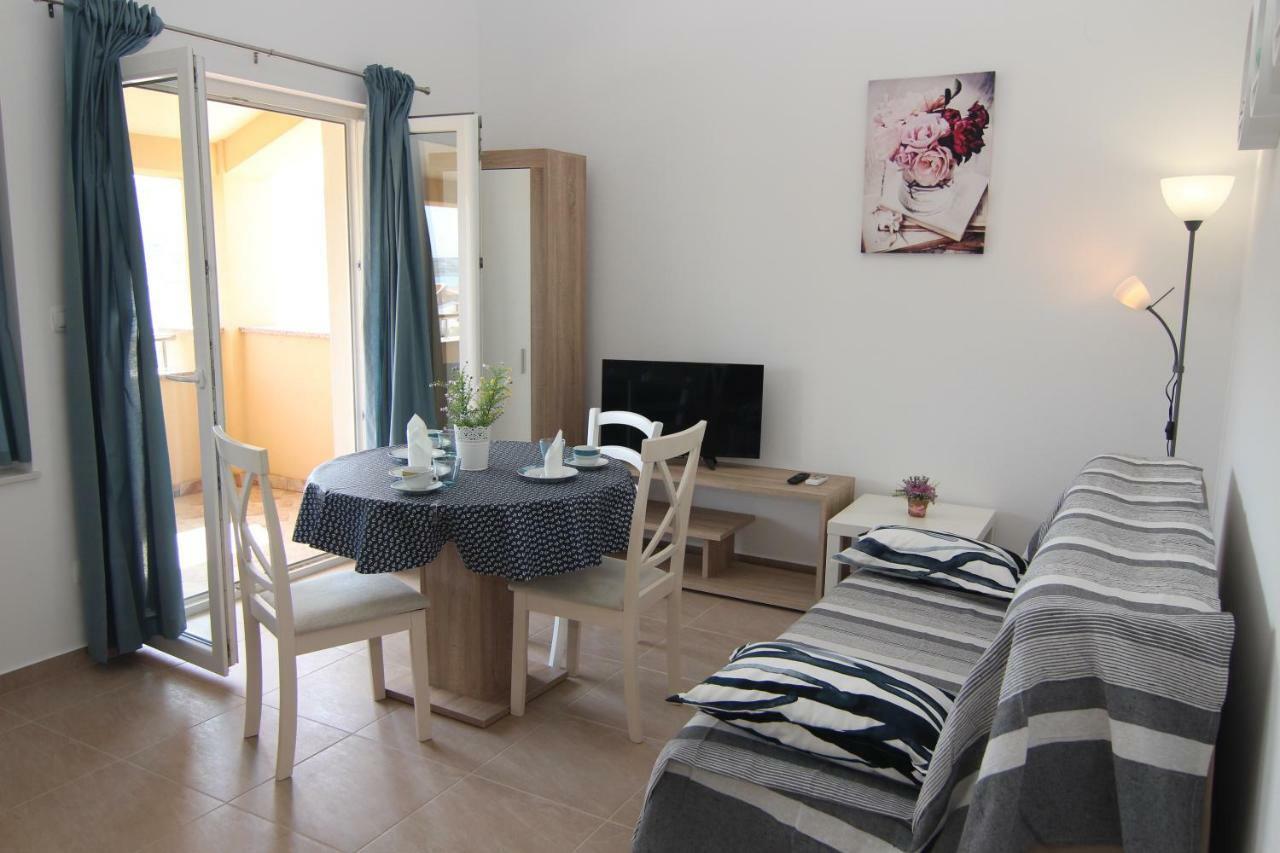 Family Apartments House Damir Pag Town Zewnętrze zdjęcie