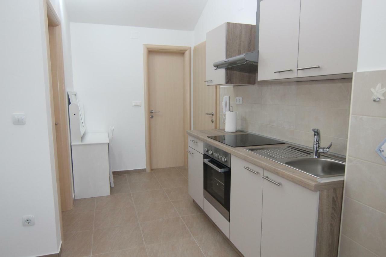 Family Apartments House Damir Pag Town Zewnętrze zdjęcie