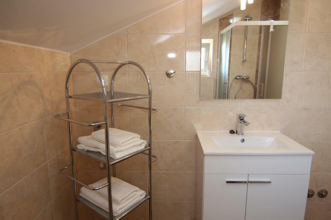 Family Apartments House Damir Pag Town Zewnętrze zdjęcie