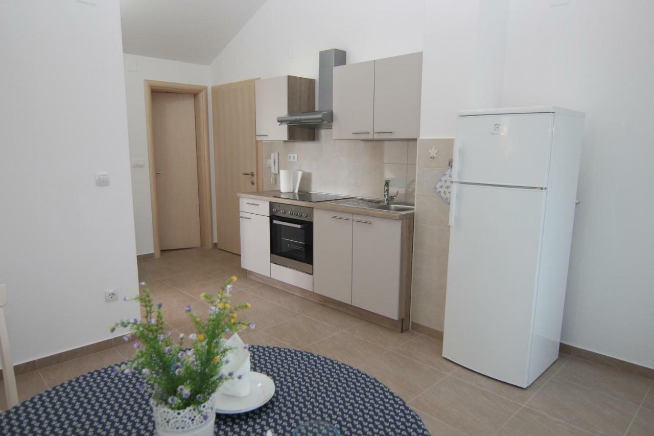Family Apartments House Damir Pag Town Zewnętrze zdjęcie
