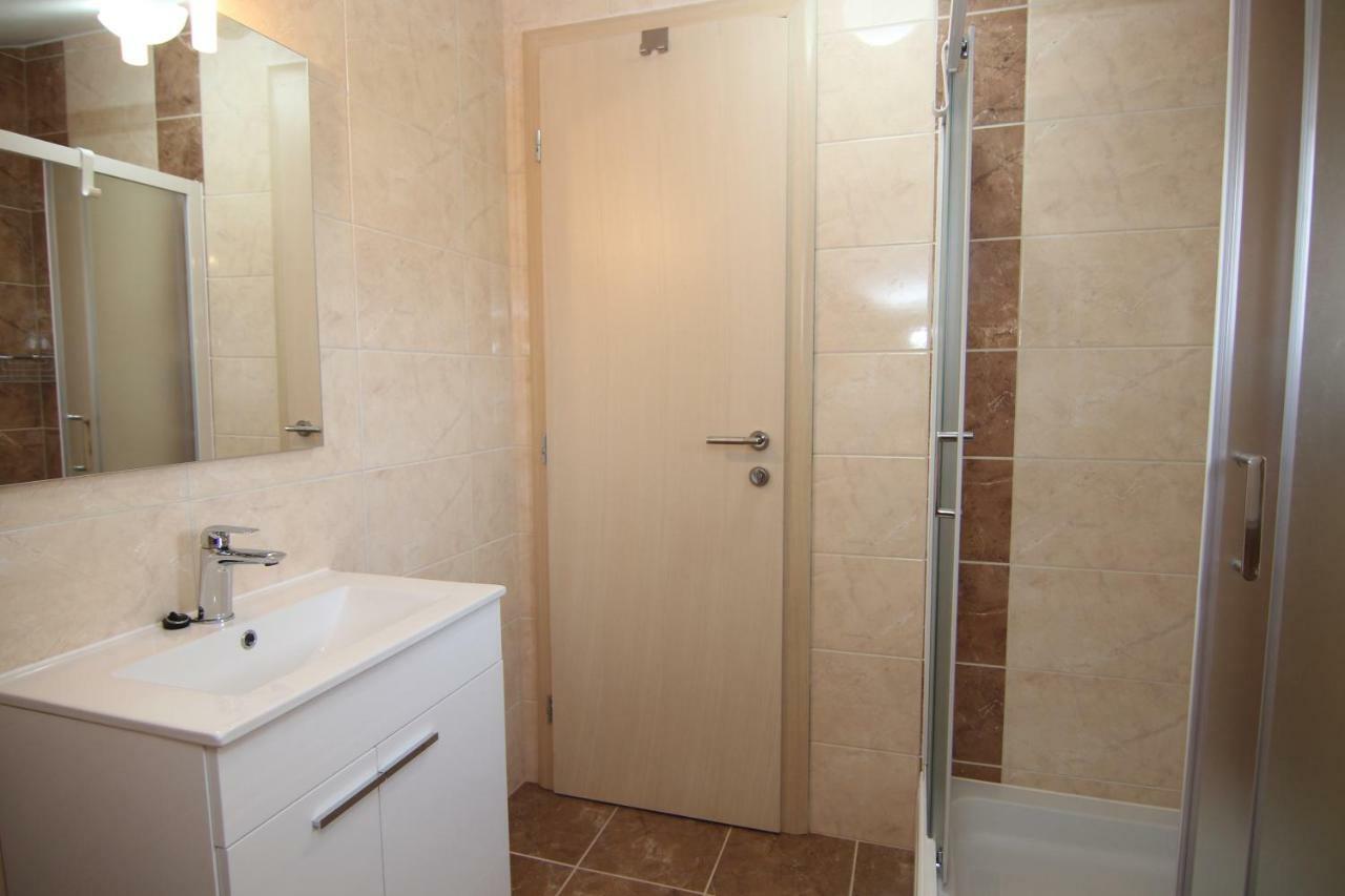 Family Apartments House Damir Pag Town Zewnętrze zdjęcie