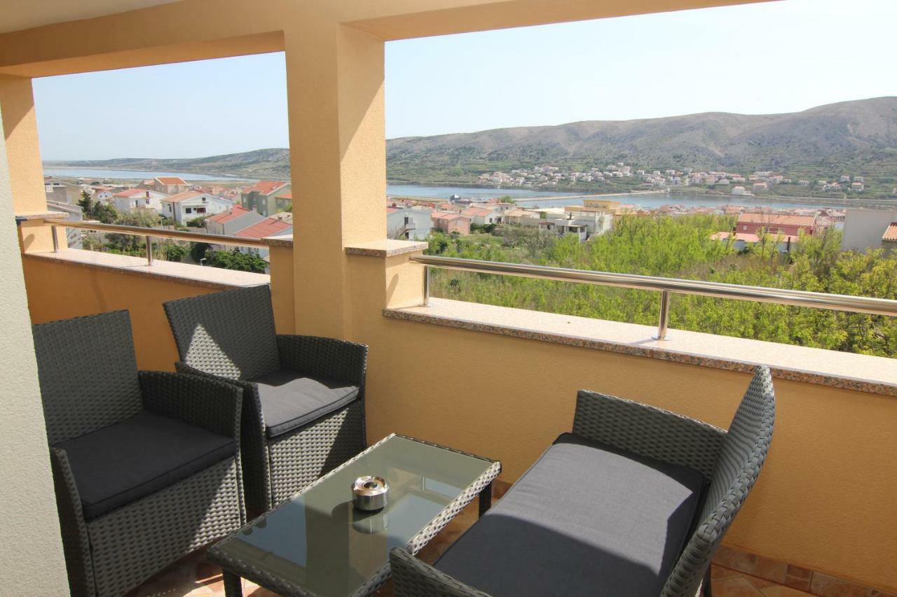 Family Apartments House Damir Pag Town Zewnętrze zdjęcie