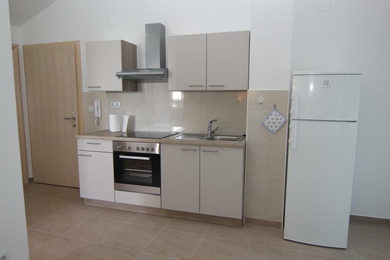 Family Apartments House Damir Pag Town Zewnętrze zdjęcie